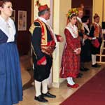 Dubrovački svatovi kao počasna straža u kazalištu Marina Držića